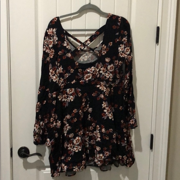 Bell Sleeve Dress - Picture 4 of 7